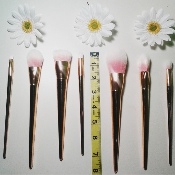 Gold Makeup Set 7 - Picture 2 of 5